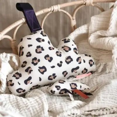 muzikinis migdukas debeselis leopardas